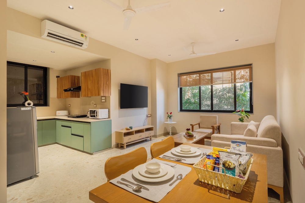 ELIVAAS Kamerios Verano 1 BHK with Pool