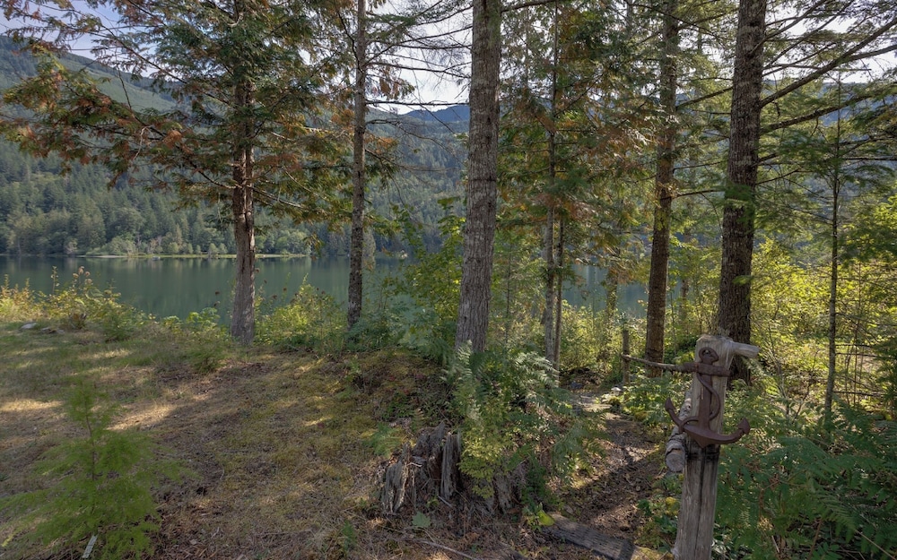 A Re-styled Single Story, 3-bedroom, 2-bath Ranch Style Cabin at Silver Lake