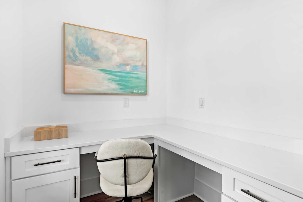 Sea Dweller by Avantstay Rooftop Spa + Gulf View Golf Cart, Pool