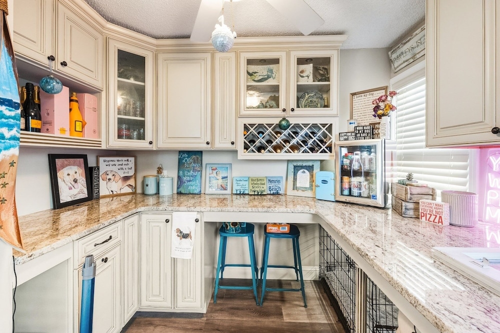Santorelli's Seaside Serenety 4 Bedroom Home