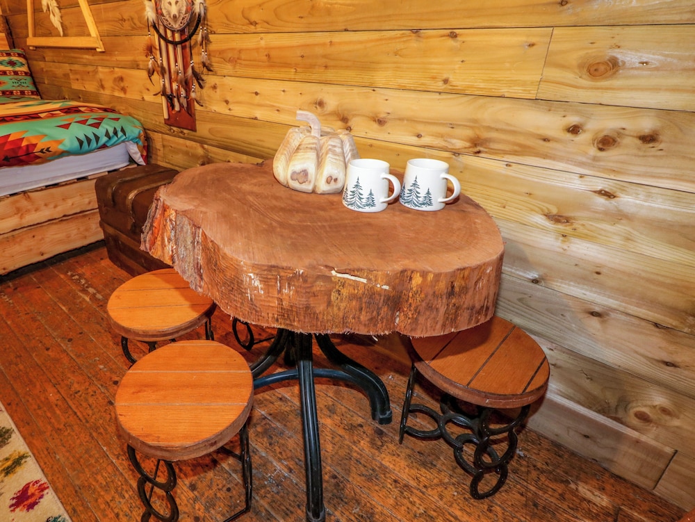 Apache Falls Lodge