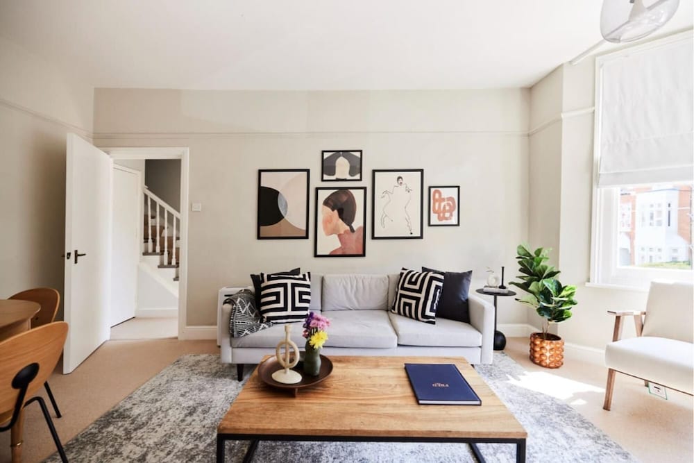 The Lambeth Arms - Prestigious 3bdr Flat