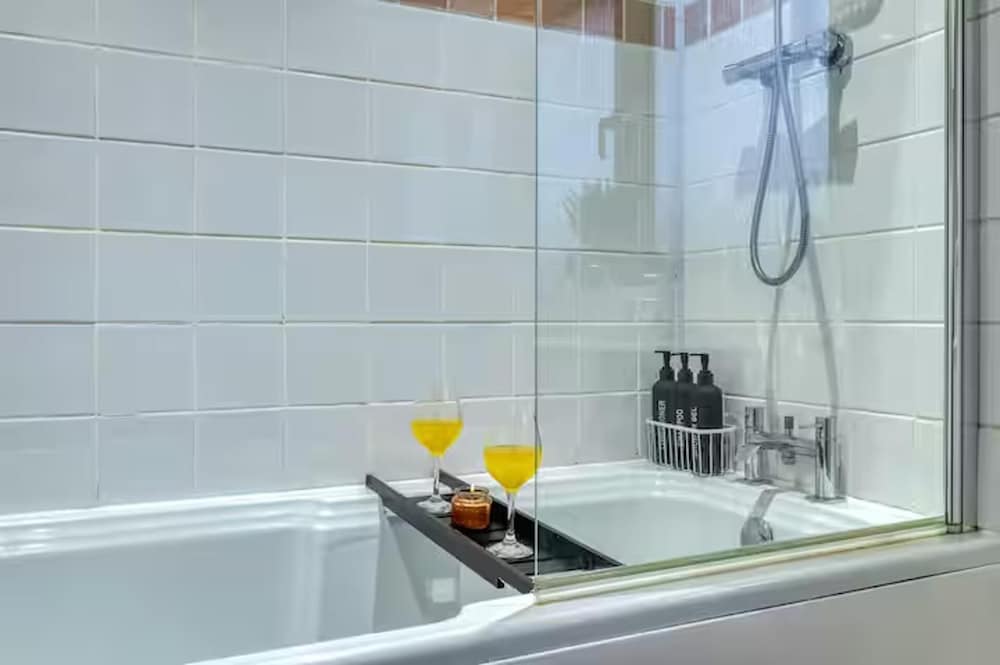 Last Min Weekend Stay, Trafford, Pets Welcome
