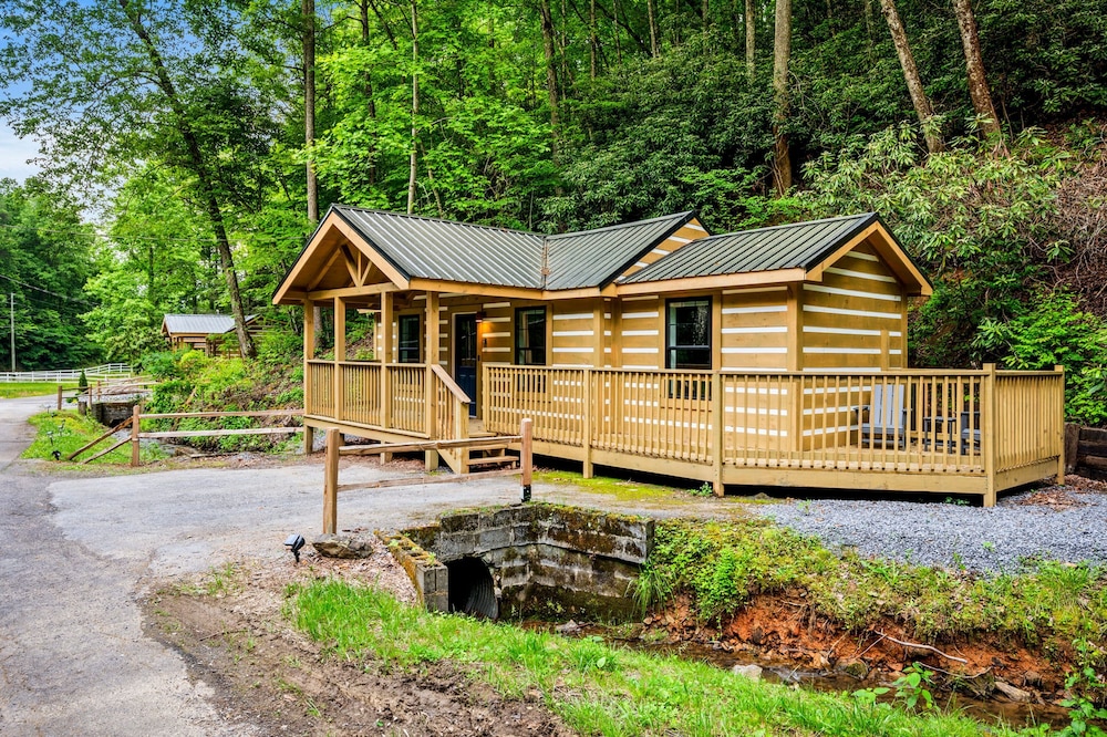 2bdrm Cabin 4 Gburg Pet Friendly Firepit Games