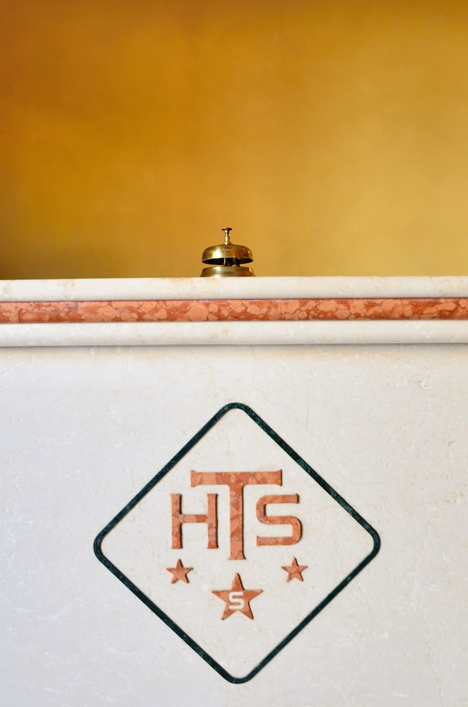 Hotel Tito Serranò