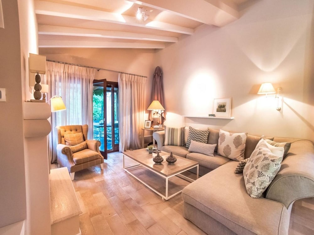 Boheme Villa by Travel Pro Services photo 3