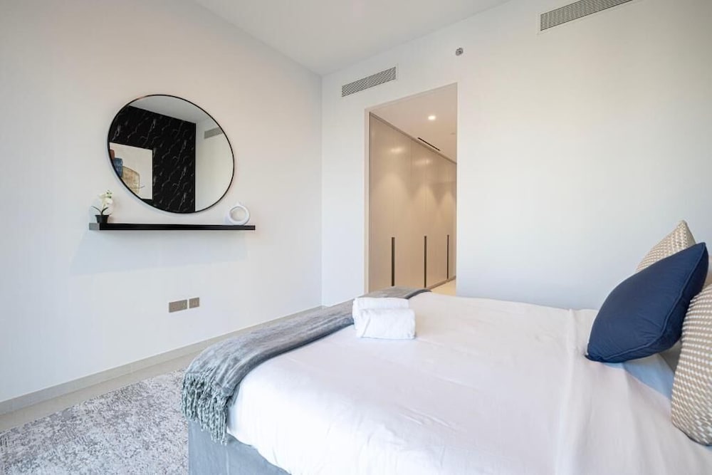 Roomszy Grande Residences Downtown Dubai