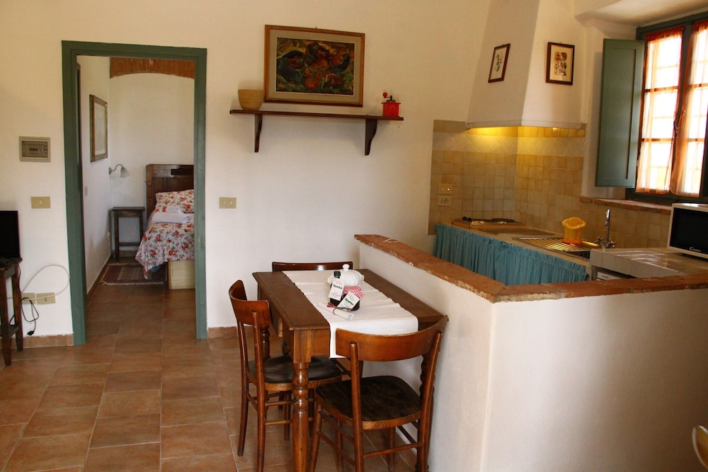 Nice Apartment in Guasticce With Pool