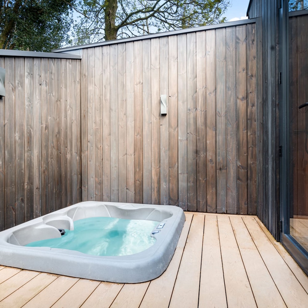 Fawns Keep - Hot Tub and Sauna Retreat view 4