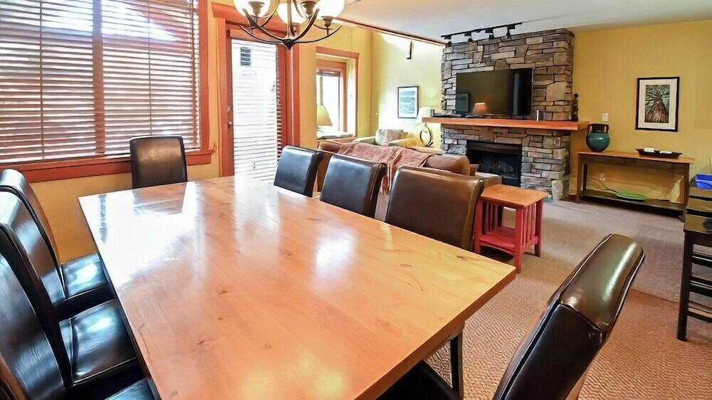 Pinnacle Ridge Chalets by Fernie Lodging
