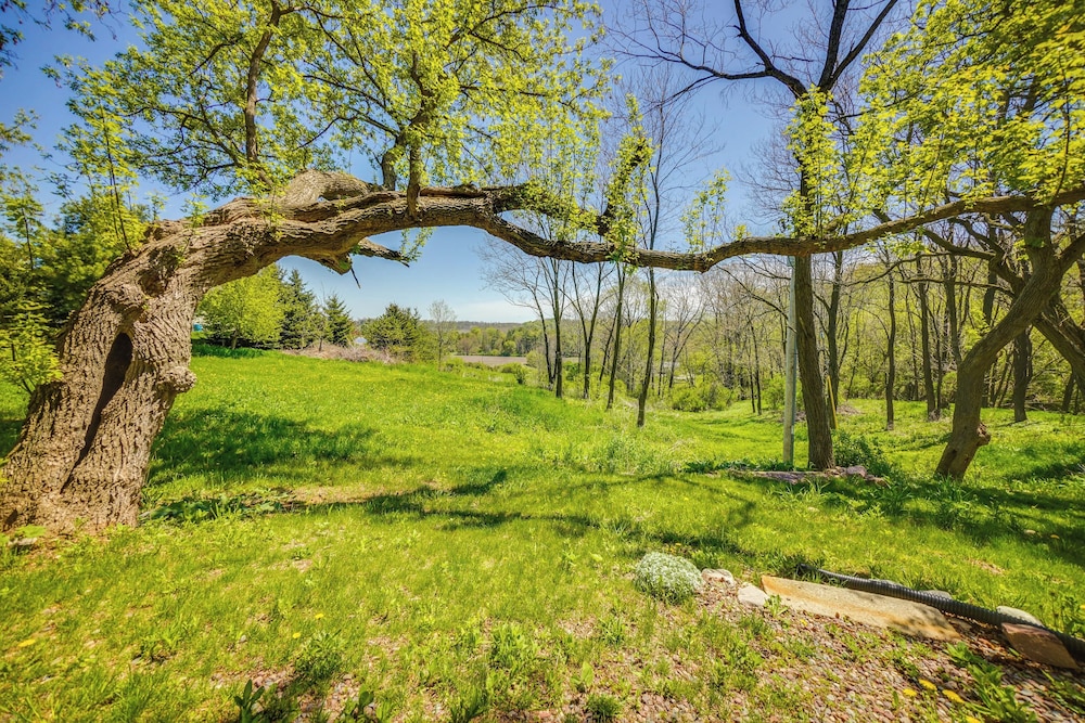 3 Mi to Lake Michigan: Charming Kewaunee Hideaway