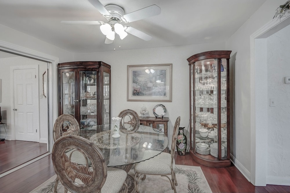 Seas The Day - Monthly Beach Rental 2 Bedroom Home by RedAwning - Image 2