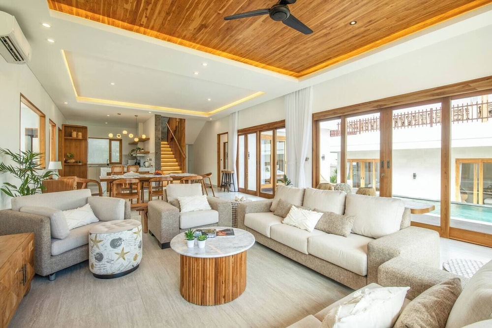 Luxurious 6 BR With Sea View, 5 Mins to Savaya