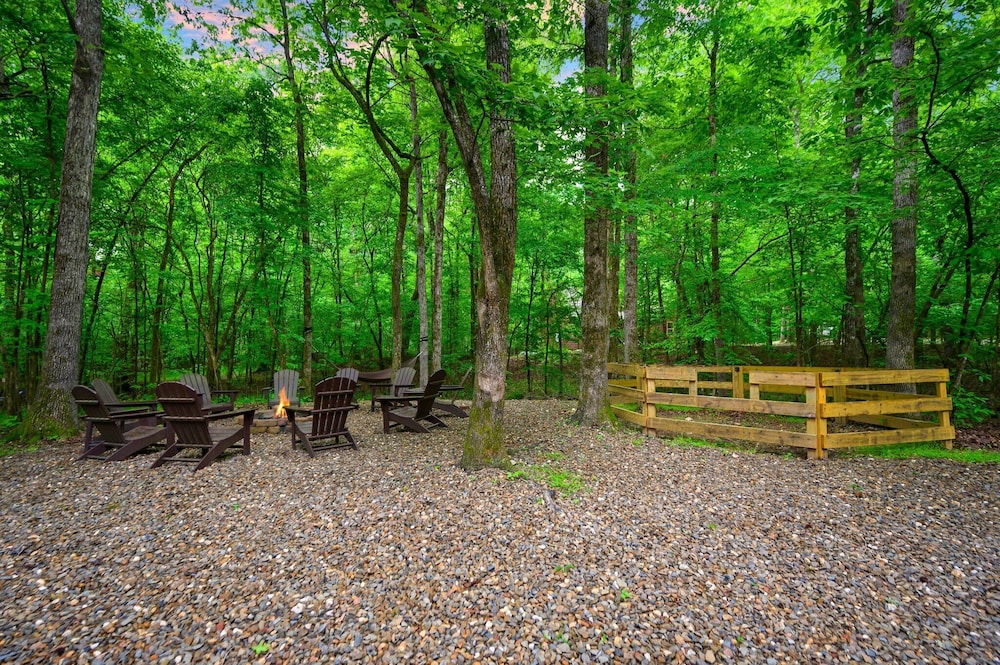 Whitetail Retreat Cabin for 13!