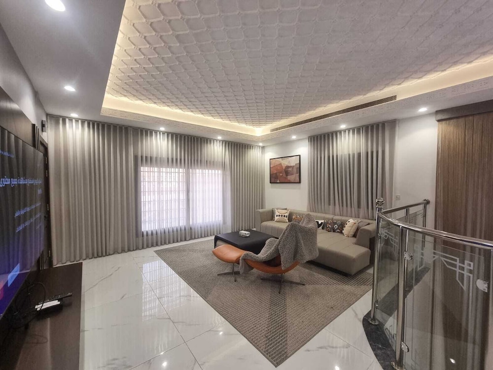 Hometel Khozama Jed