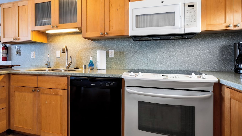Ocean Front With Private Lanai - In-unit AC - Vrkcv