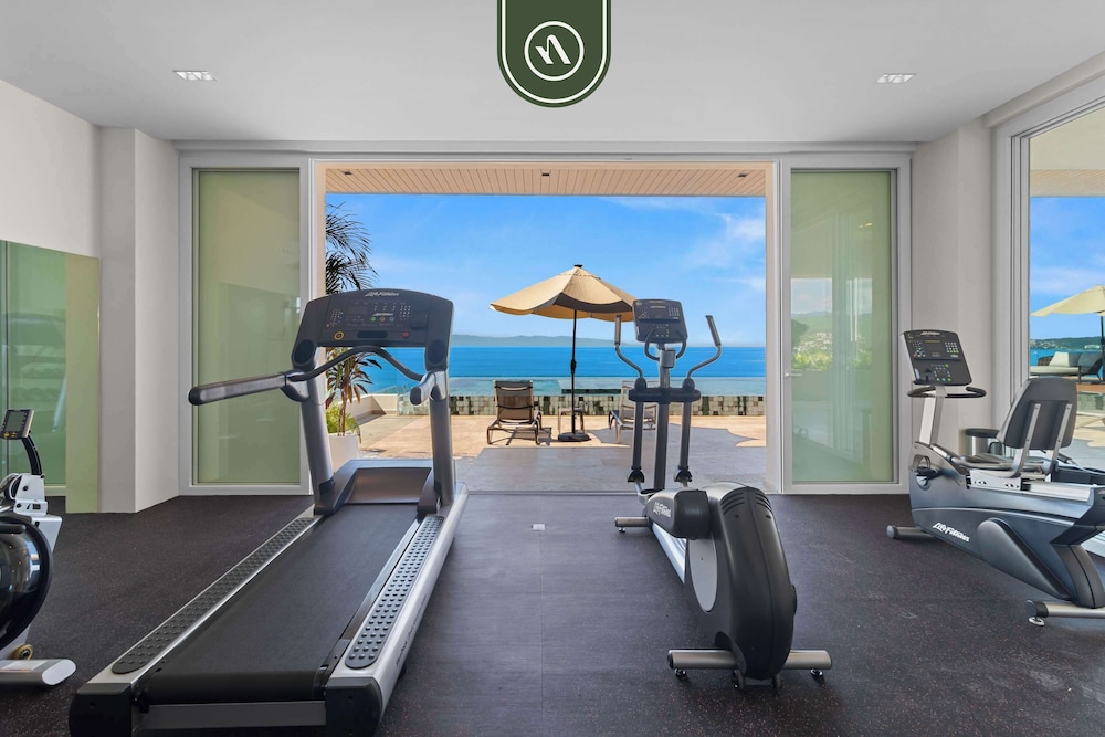 New Stylish 1 BR Condo - Ocean Views - Flex Room