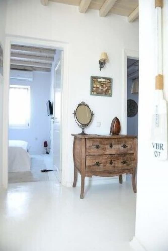 Stunning Villa With Pool in Mykonos view 3