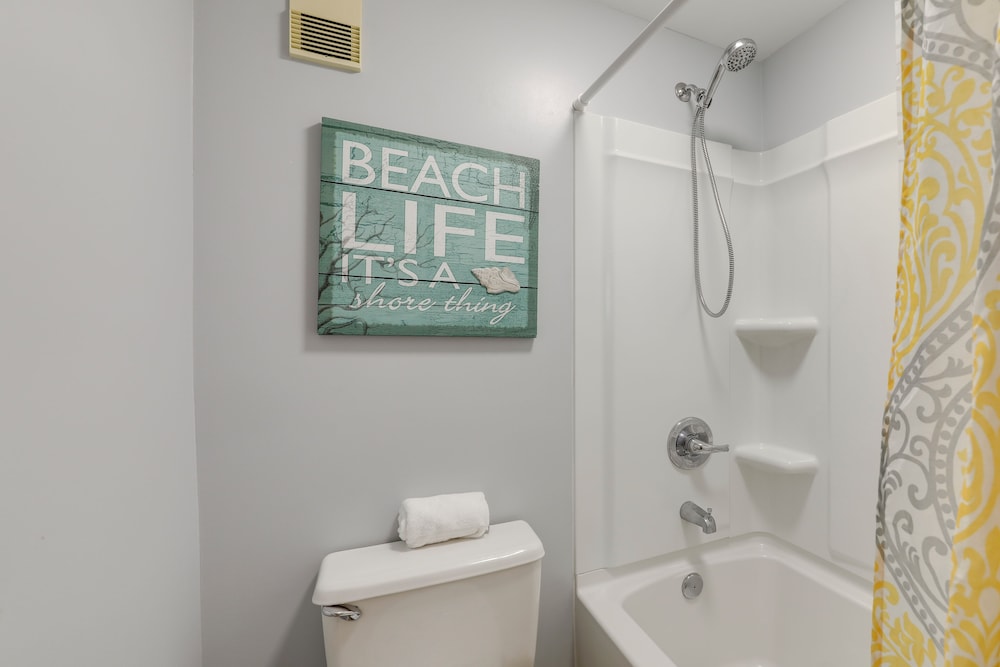 6th-floor Oceanfront Myrtle Beach Condo w/ Balcony