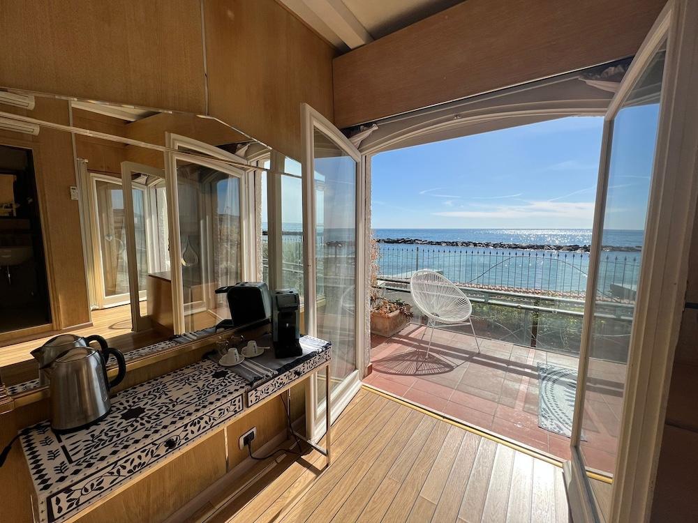 VILLA RITA SEA FROT VIEW