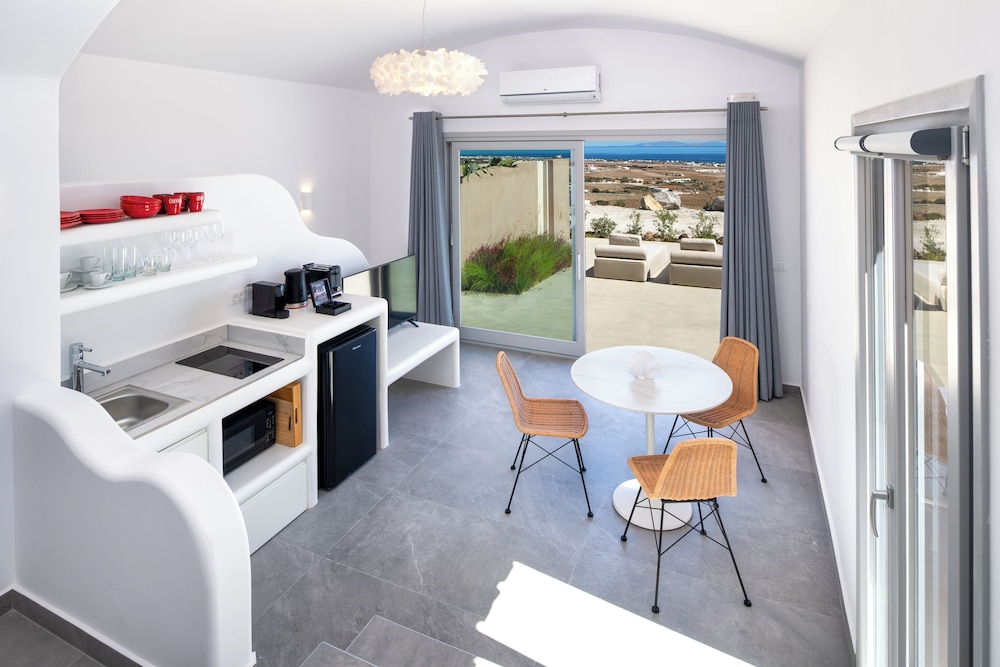 Felicity Cave Suites - Santorini