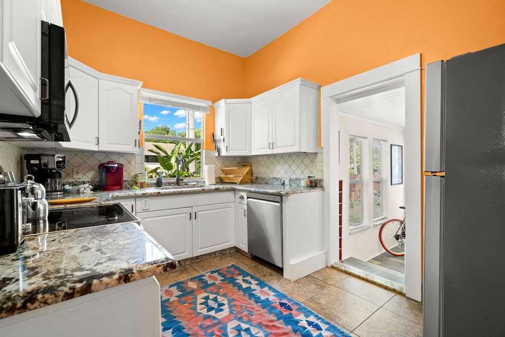 NEW Lakeland Landing Cute Bungalow by Downtown