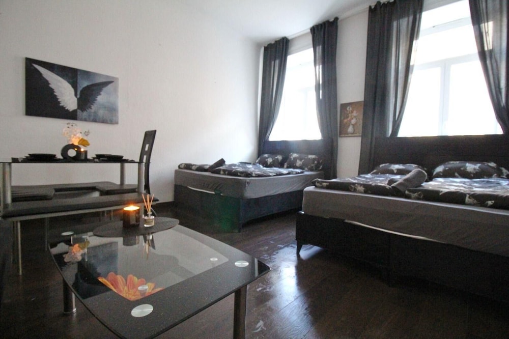 Premium 1BR Stay for 5 Prime Location