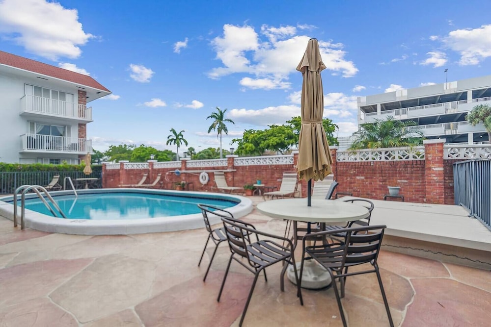 Las Olas & Beachside getaway with pool