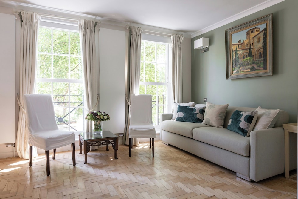 Somerset Square by Onefinestay