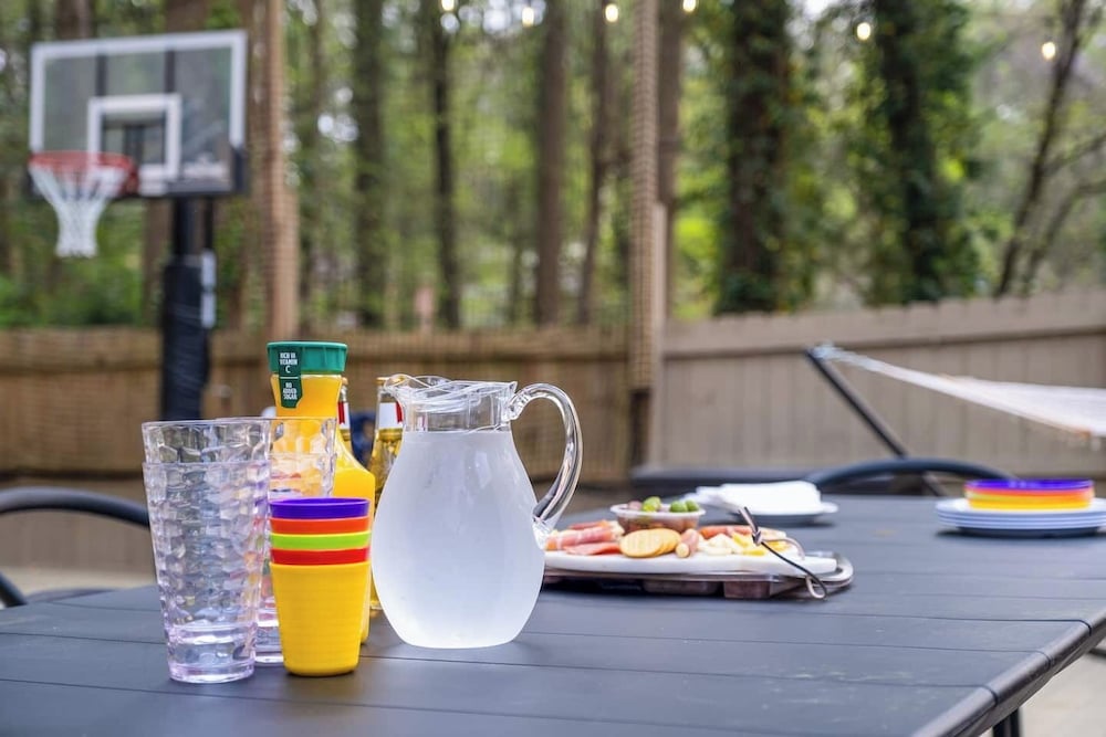 ATL Patio Paradise Pool Hottub Theater Gmrm B-ball