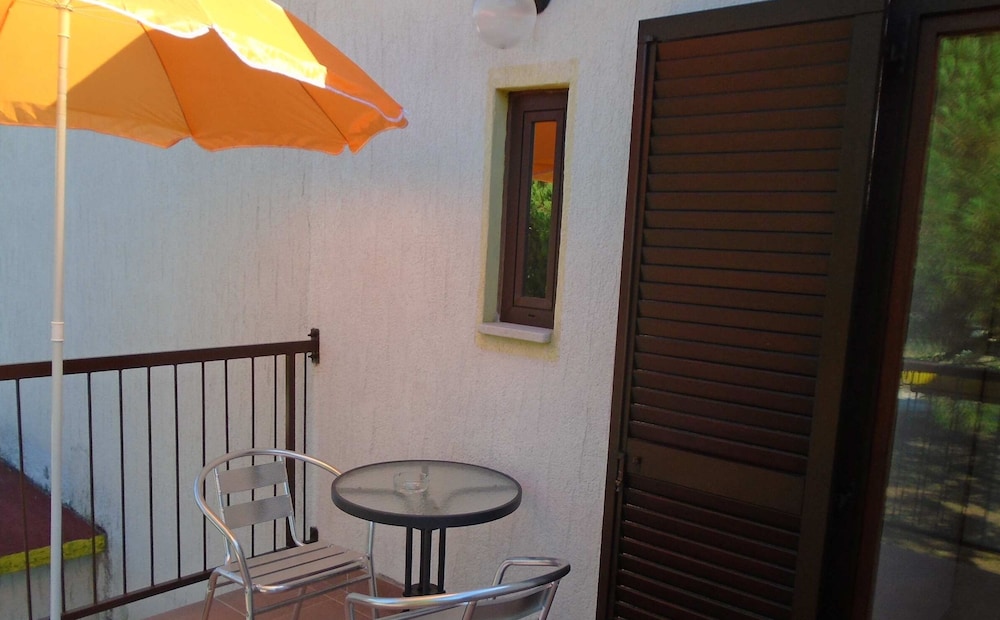 ROOMS MATEA PULA