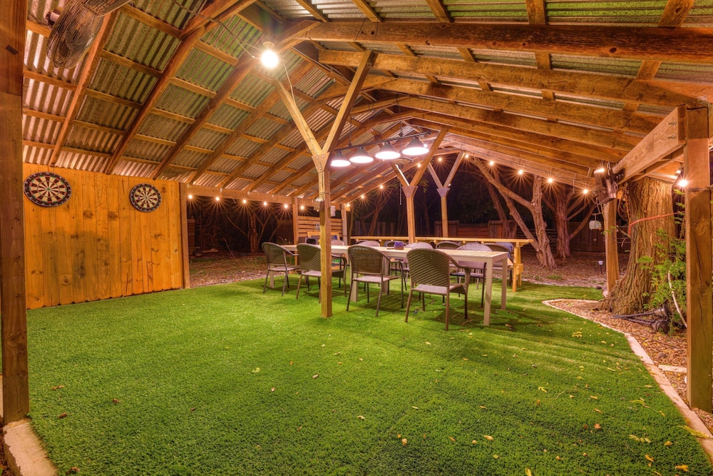 Terracotta Oasis - Wimberley for 30 Guests