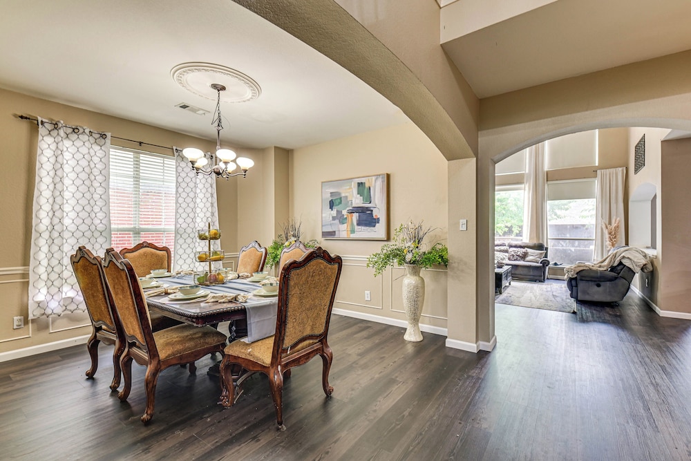 Shop, Play & Explore: Family Home in Allen