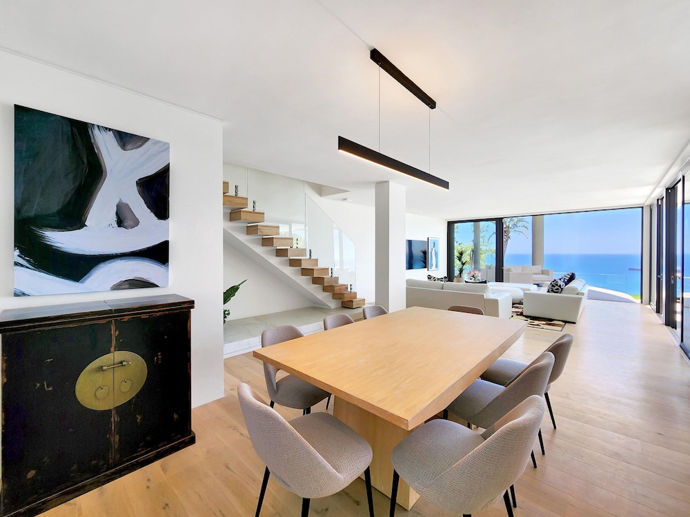Ocean Villa - Ultra Luxury Villa in Bantry Bay
