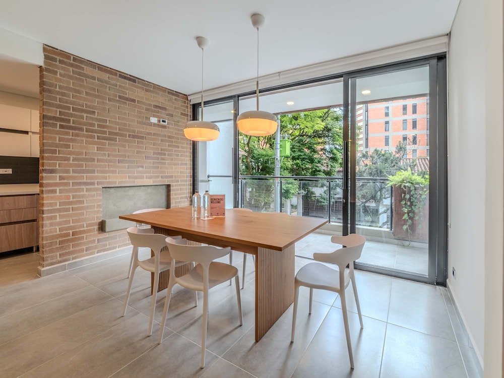 w Spacious 3BR w Outdoor Dining Terrace in Laureles