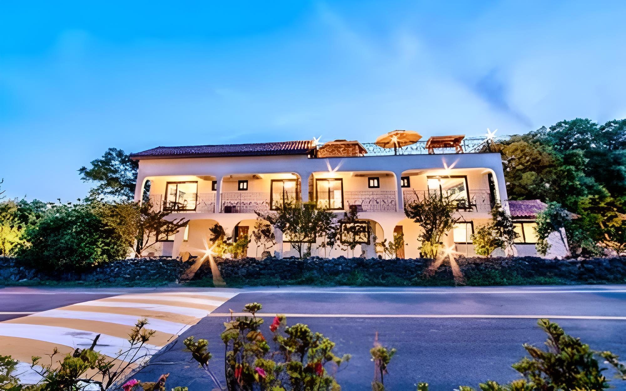 Jeju Dongbackdongsan Pension