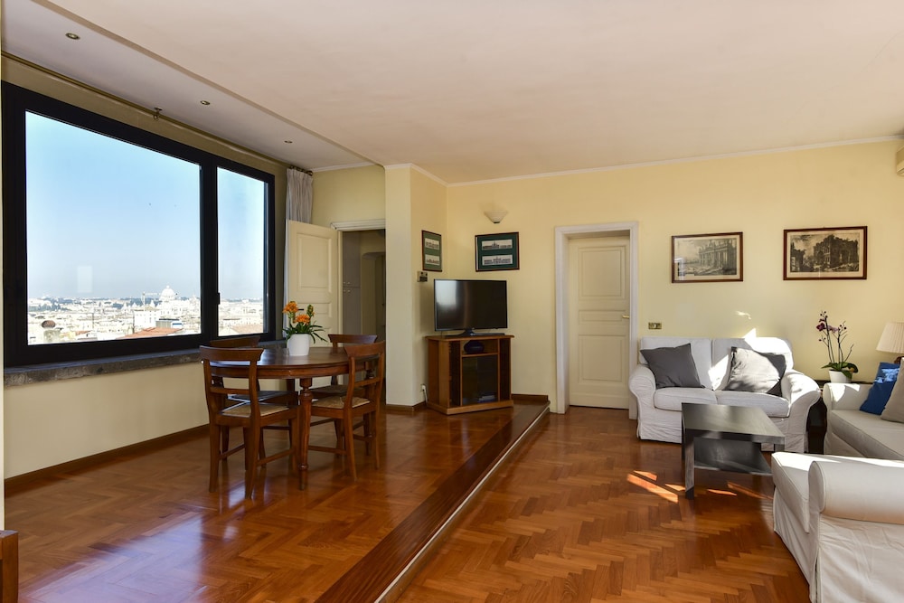 Rome at Your Feet Apartment with Terrace