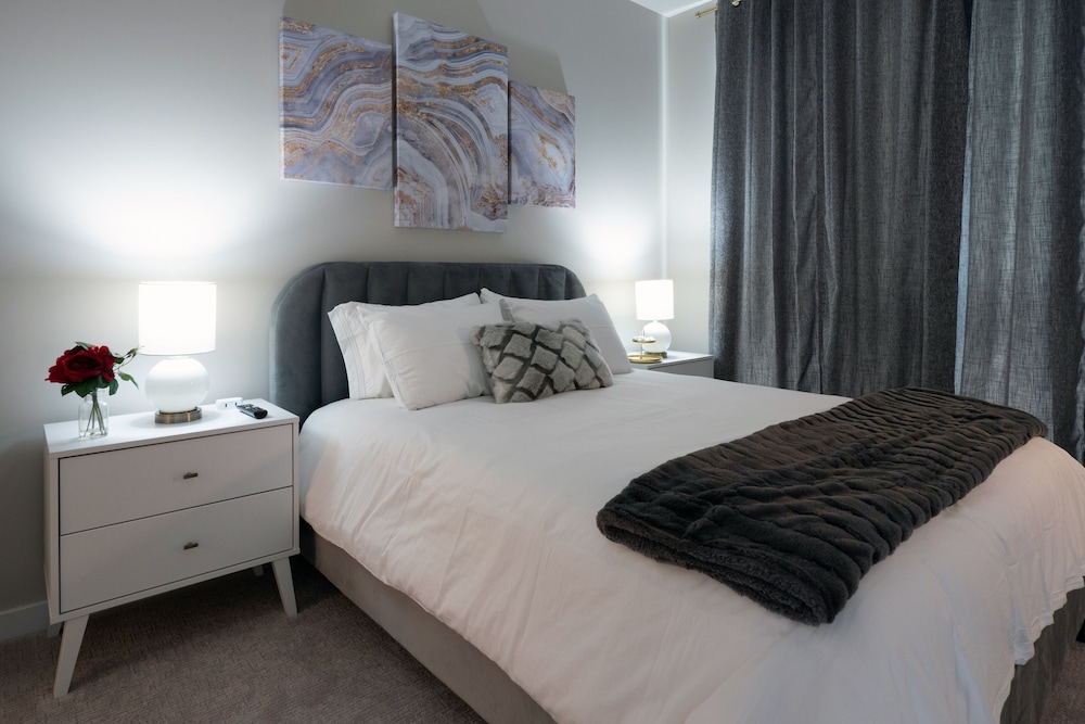 New Haven Vacations - Luxury Furnished Apartments by Hyatus Downtown at Yale - Property Image 12