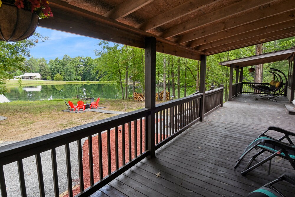 Cozy Cove Escape - Lakeside Retreat 3 Bedroom Cabin