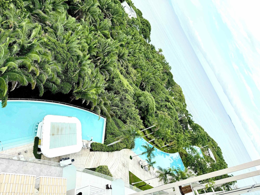Bolongo: Your Exclusive Oceanfront Escape