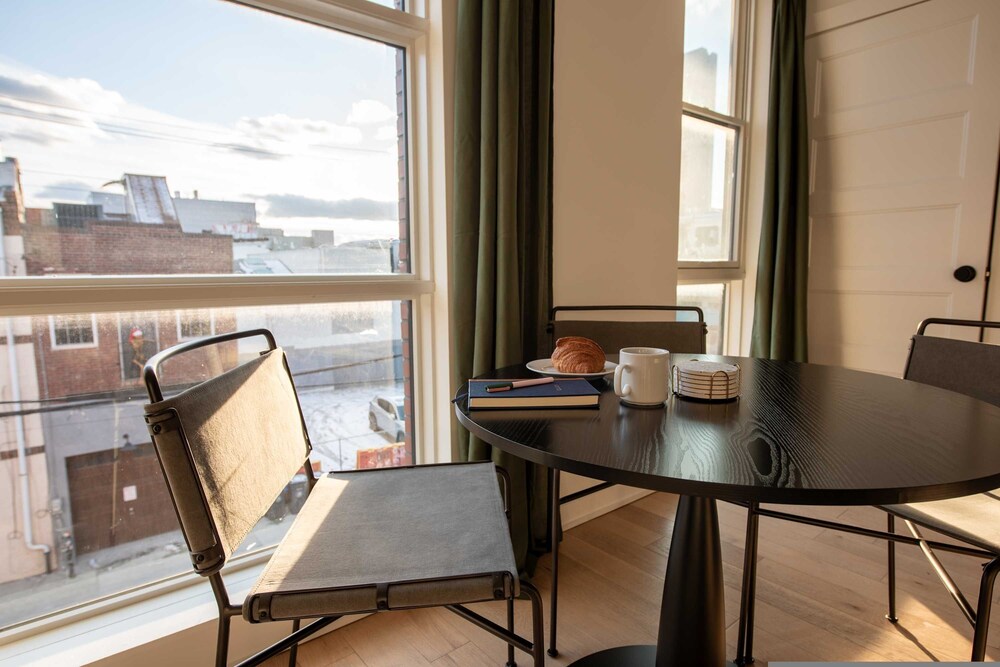 Sosuite NEW 2BR Apt w W D Split Level