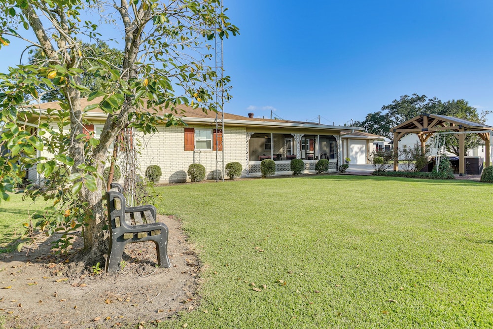 Fish & Explore: Serene Home on Bayou Petit Caillou
