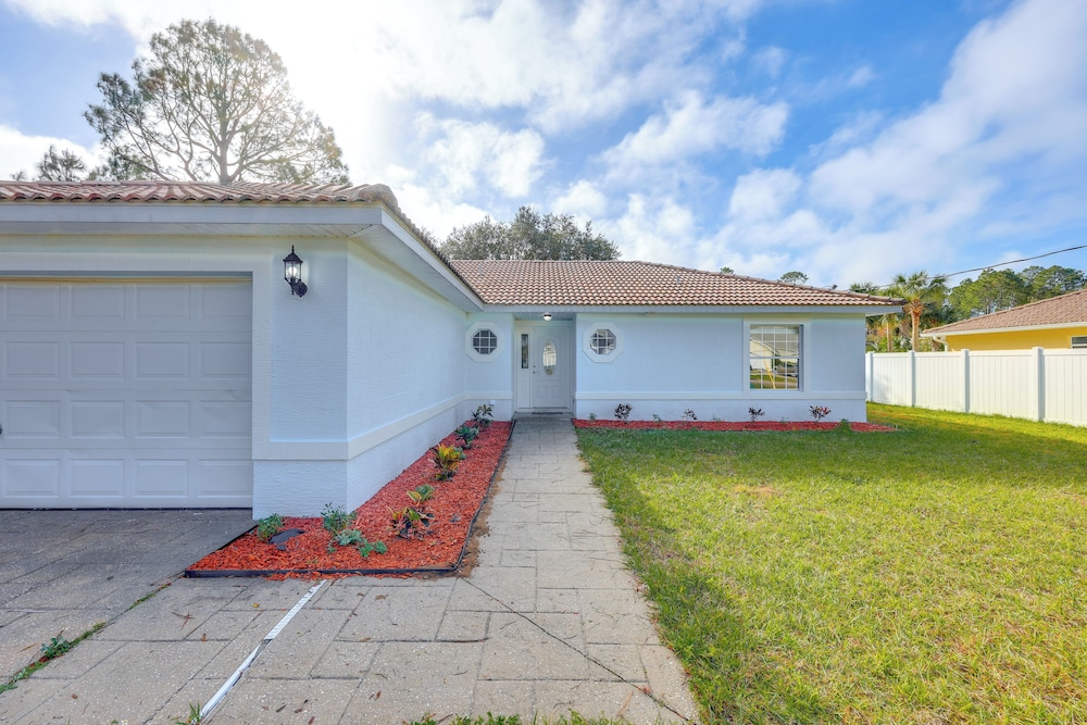 Pet-friendly Palm Coast Home: 8 Mi to Beach!