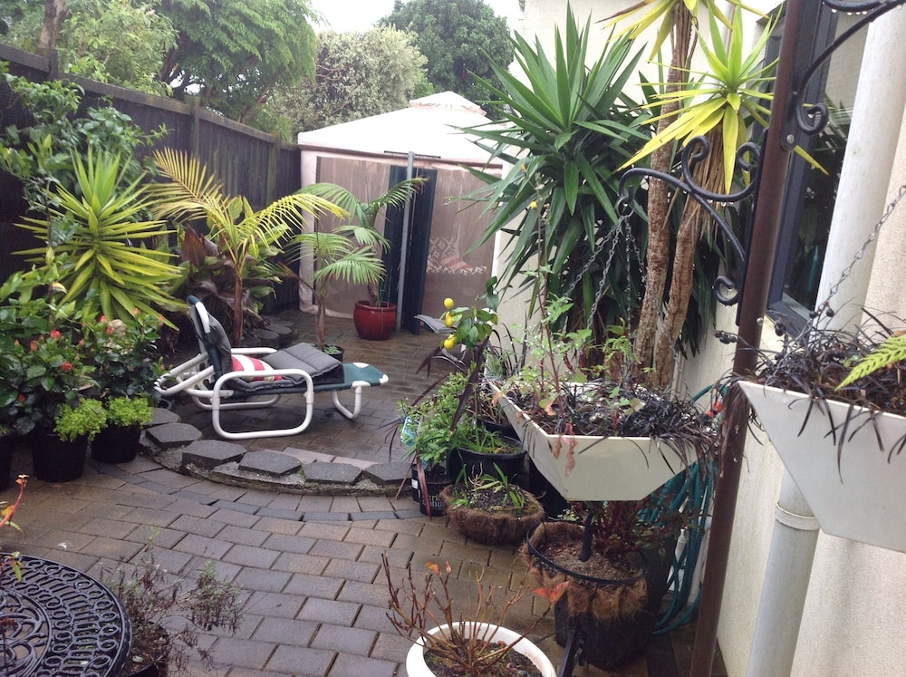 Howick Luxury Large Home - Image 3