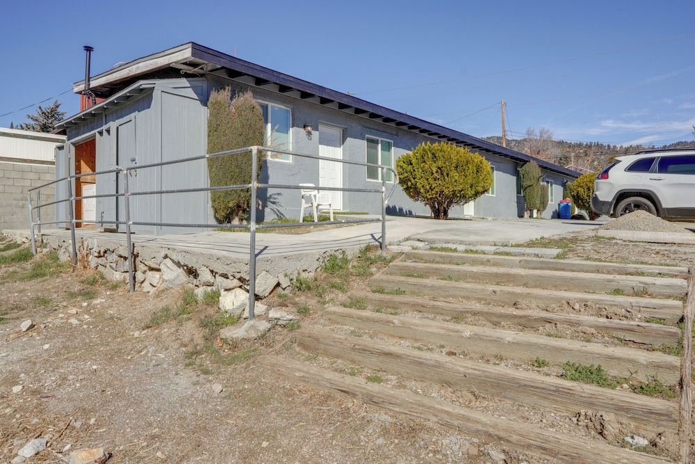 Mountain Views: Minimalist California Studio