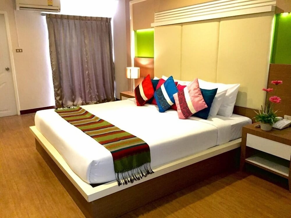 Charoenchit House