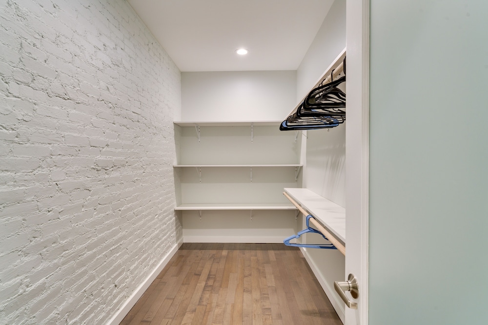 Walk to Downtown: Cozy Lenoir Apartment! view 4