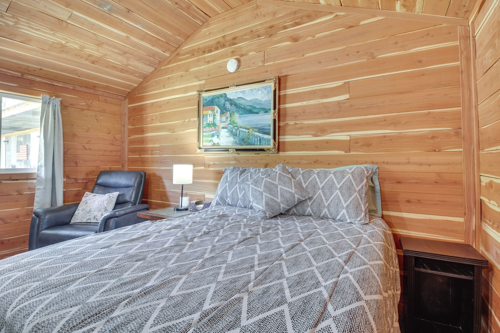 Cabin 2 Mi to White River: Great for Anglers!