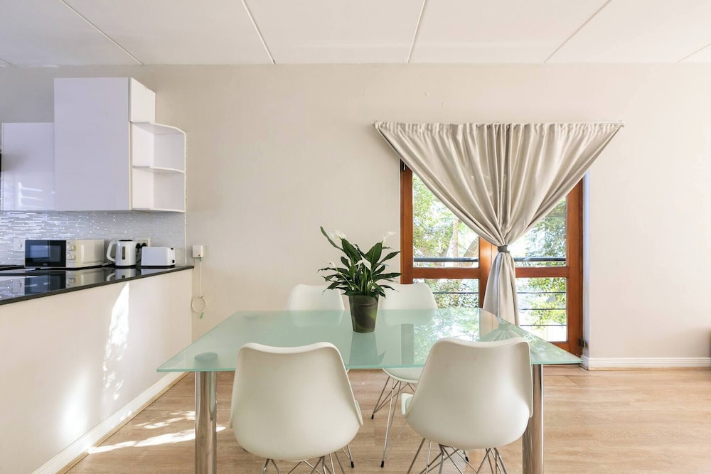 2bed in Sandton City