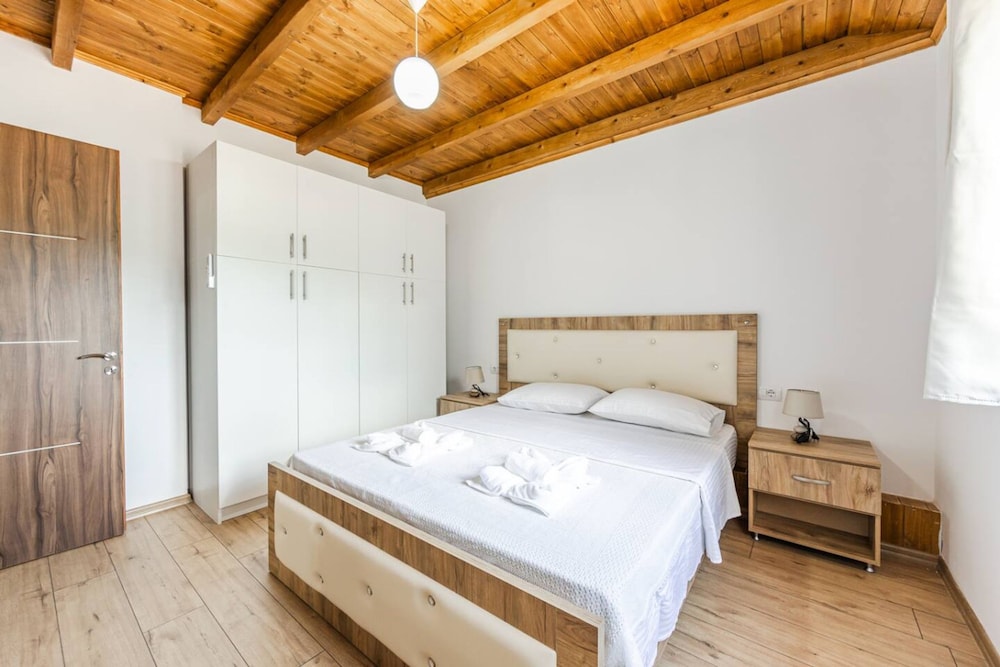 Hillside Apartment Gjirokast r